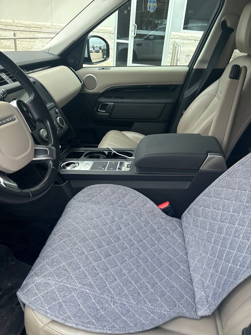 Used 2019 Land Rover Discovery SE AWD/4WD image 7