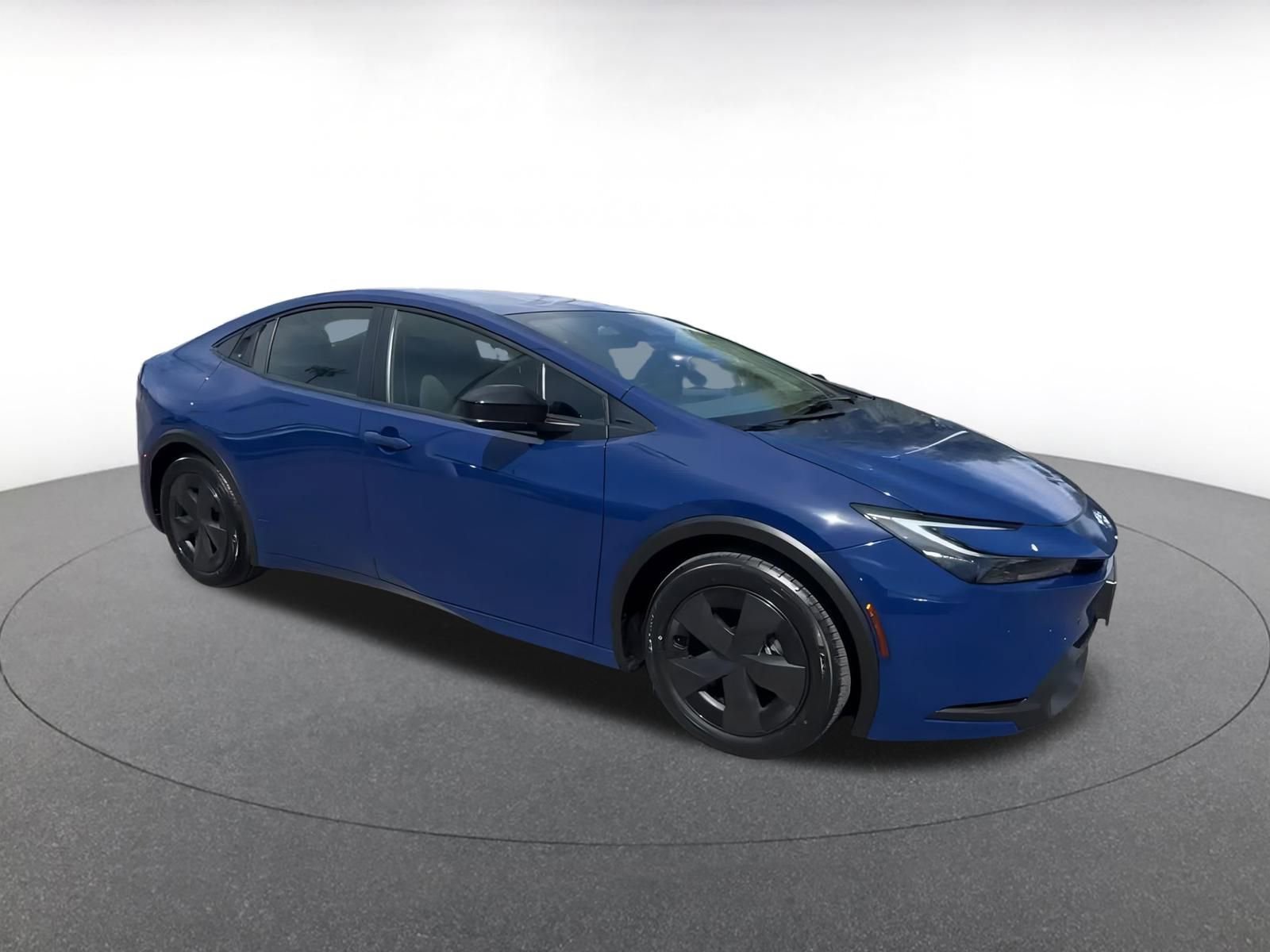 Used 2025 Toyota Prius LE image 2