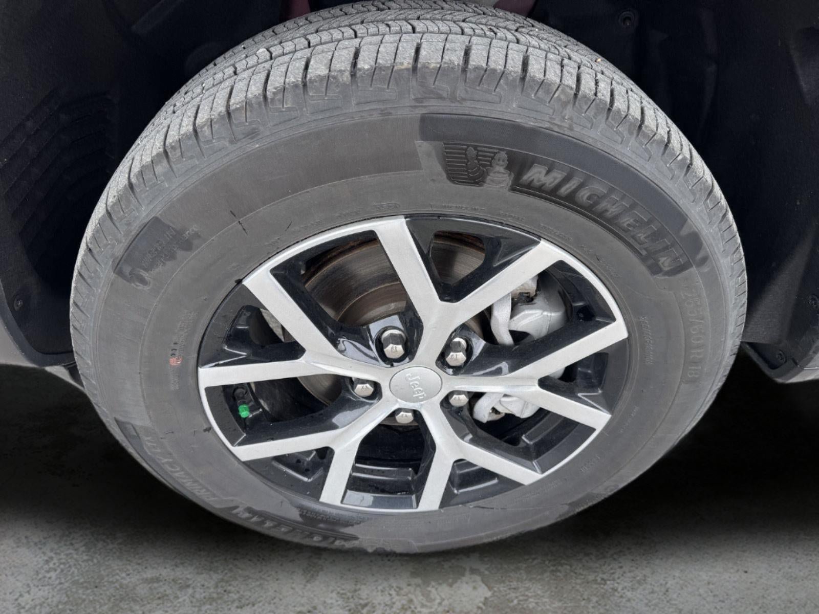 Used 2025 Jeep Grand Cherokee Limited AWD/4WD image 38