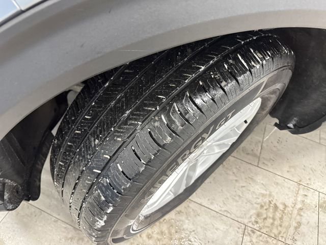 Used 2023 Ford Explorer XLT image 37