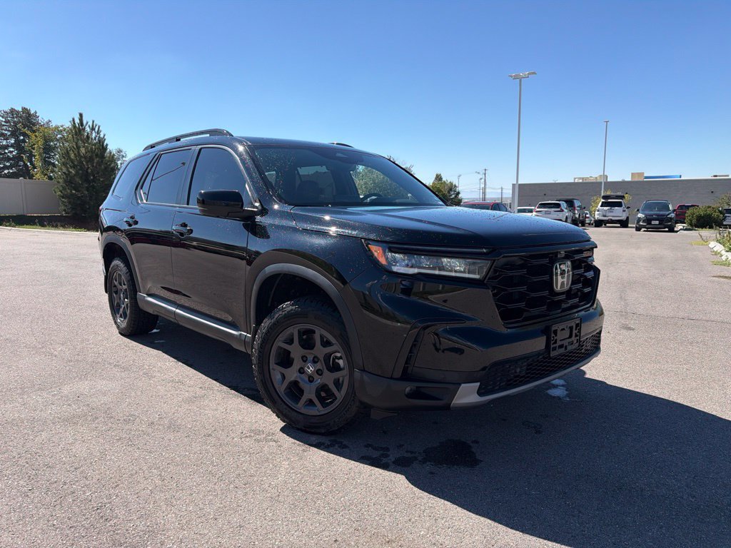 Used 2024 Honda Pilot TrailSport image 3