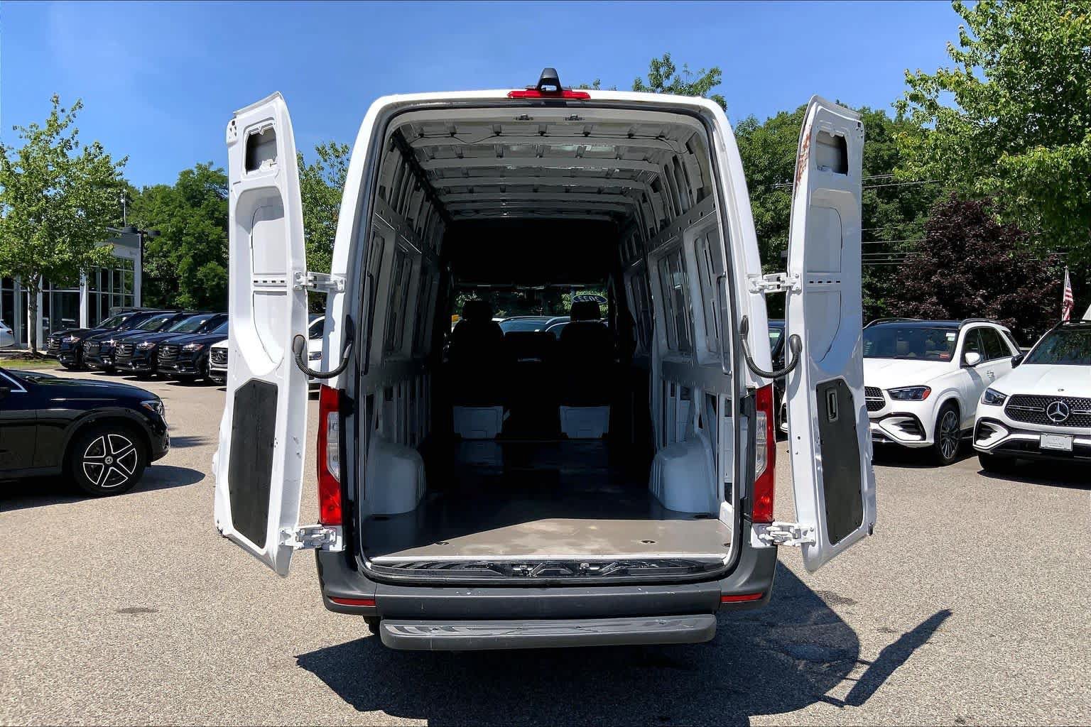 Used 2022 Mercedes-Benz Sprinter 2500 image 35