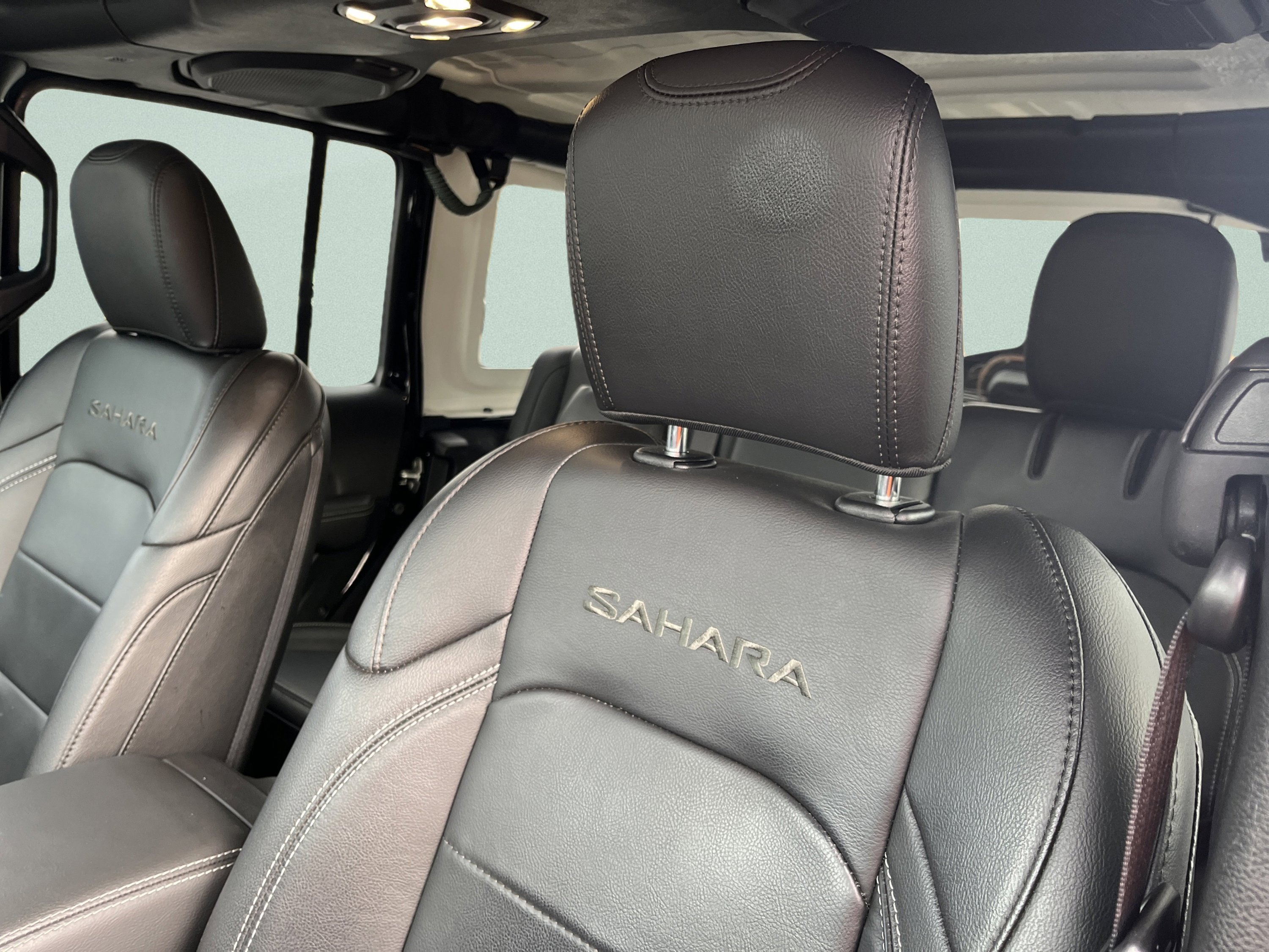 Used 2023 Jeep Wrangler Sahara w/ Cold Weather Group image 17