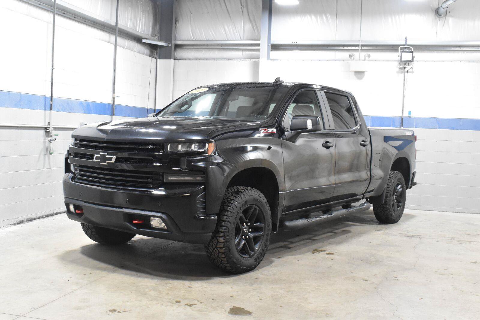 Used 2022 Chevrolet Silverado 1500 LT Trail Boss w/ LT Trail Boss Premium Package AWD/4WD image 2