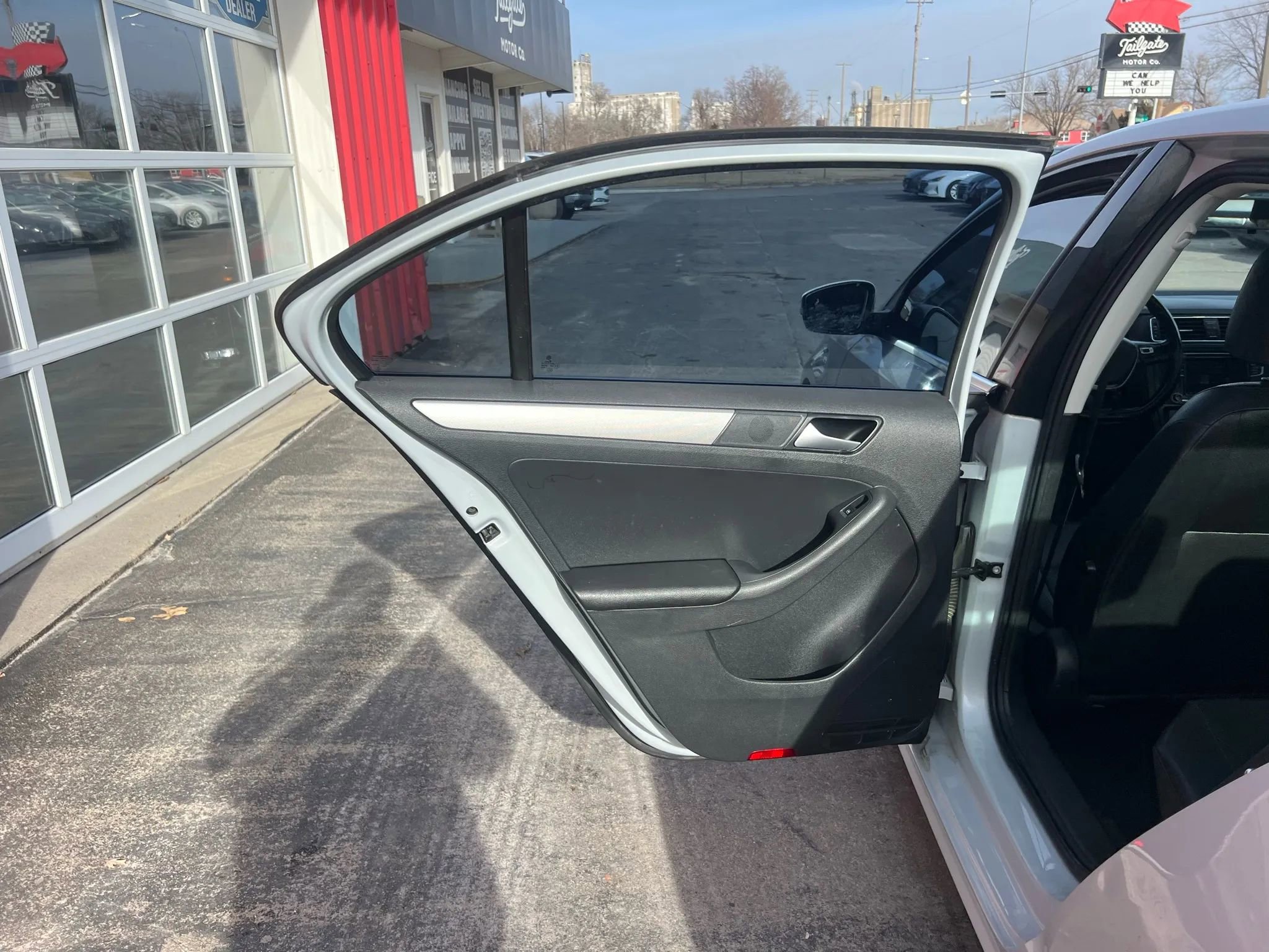 Used 2017 Volkswagen Jetta SE image 11