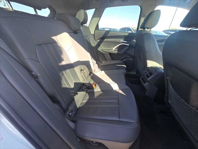 Used 2025 Audi Q5 Premium w/ Convenience Package AWD/4WD image 12