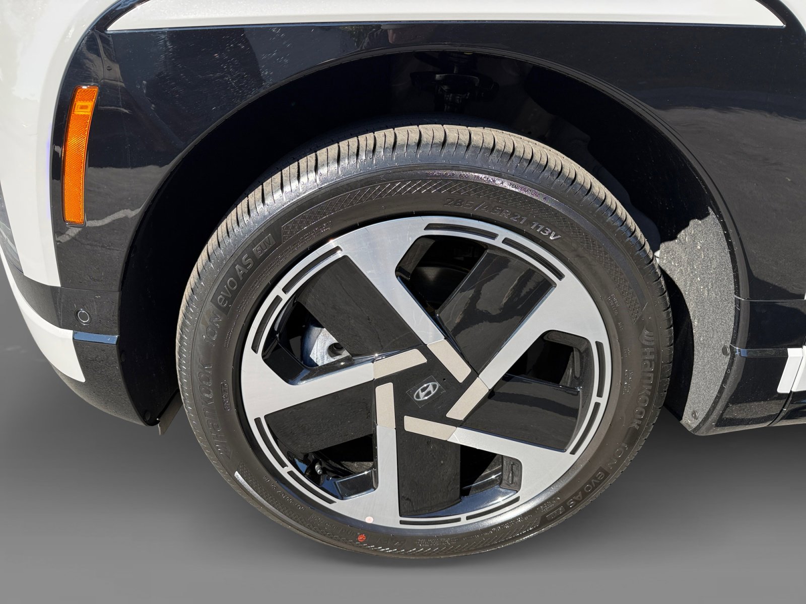 New 2026 Hyundai Ioniq 9 Limited w/ Tow & Go Package image 9