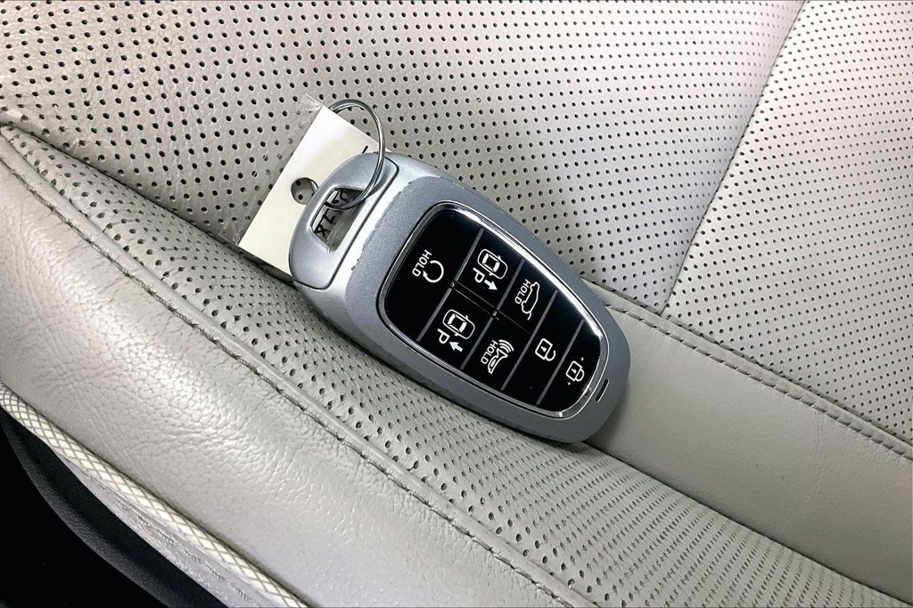 Certified 2022 Hyundai Tucson Limited AWD/4WD image 10
