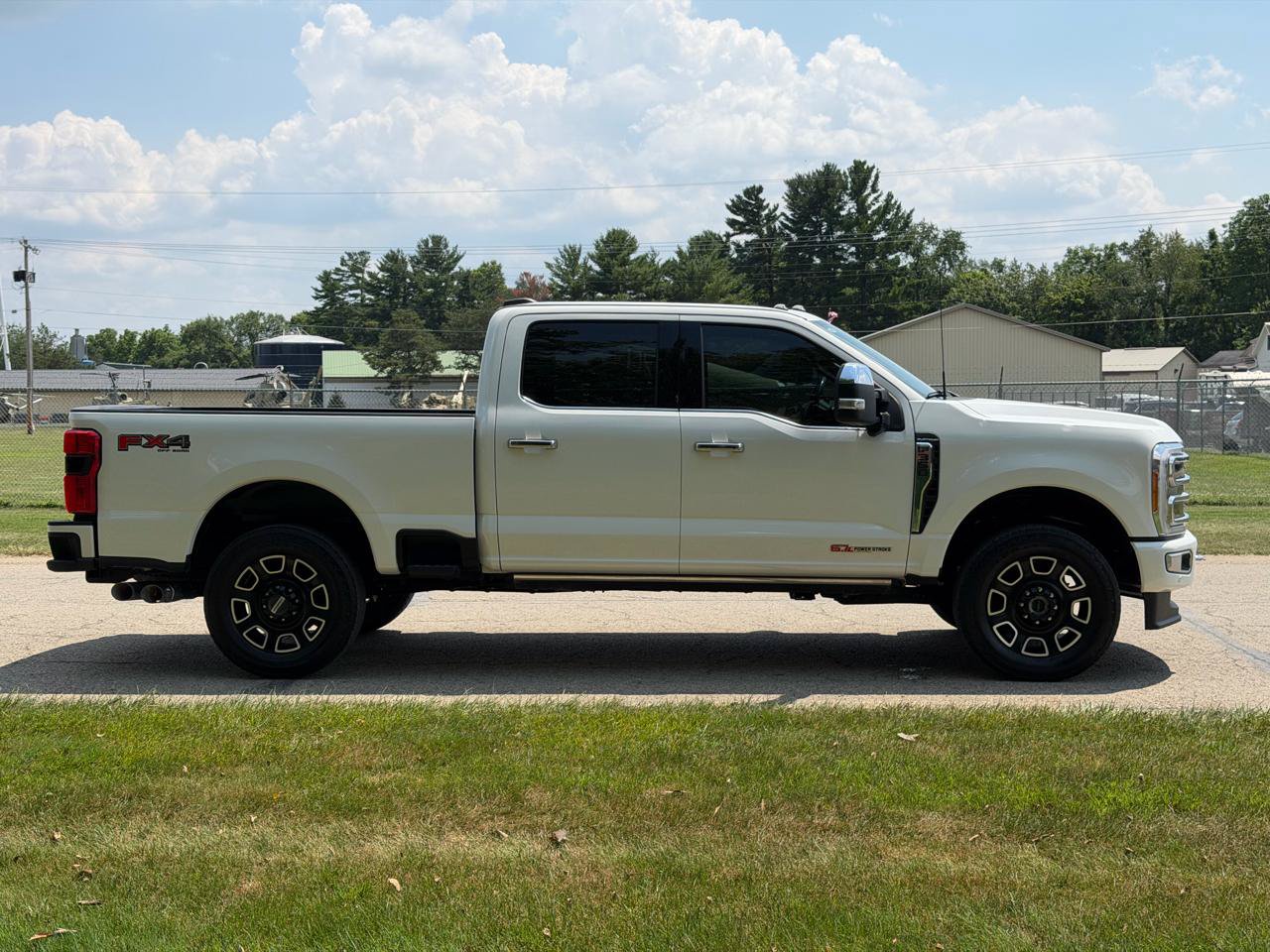 Used 2023 Ford F350 Platinum w/ FX4 Off-Road Package AWD/4WD image 7
