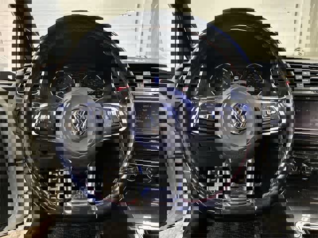 Used 2016 Volkswagen Golf 4-Door image 8