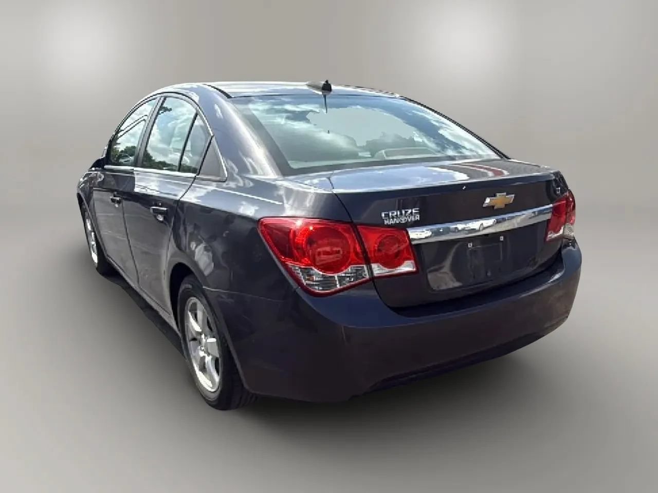 Used 2016 Chevrolet Cruze LT w/ Technology Package FWD image 4