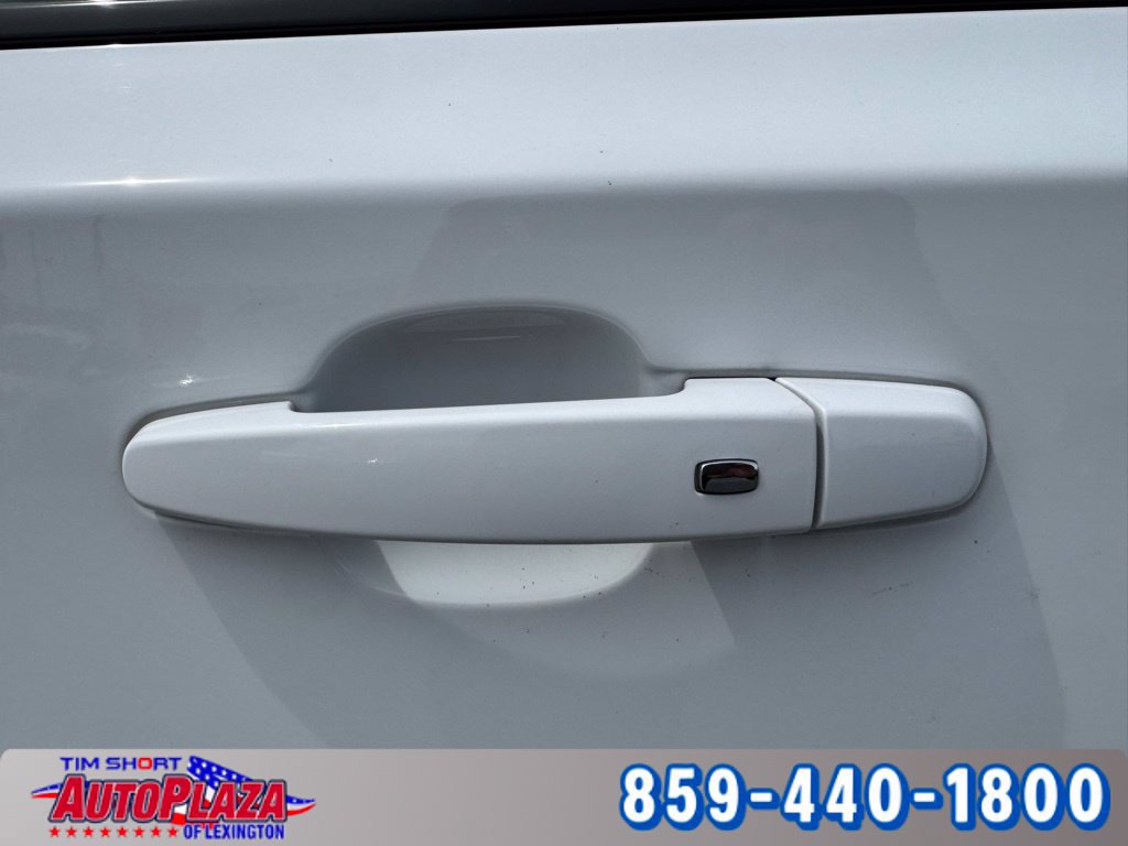 Used 2023 Chevrolet Traverse RS AWD/4WD image 19