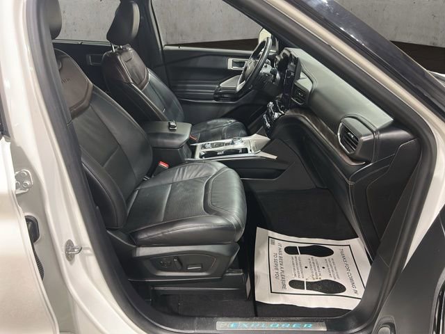 Used 2021 Ford Explorer Platinum w/ Premium Technology Package image 21