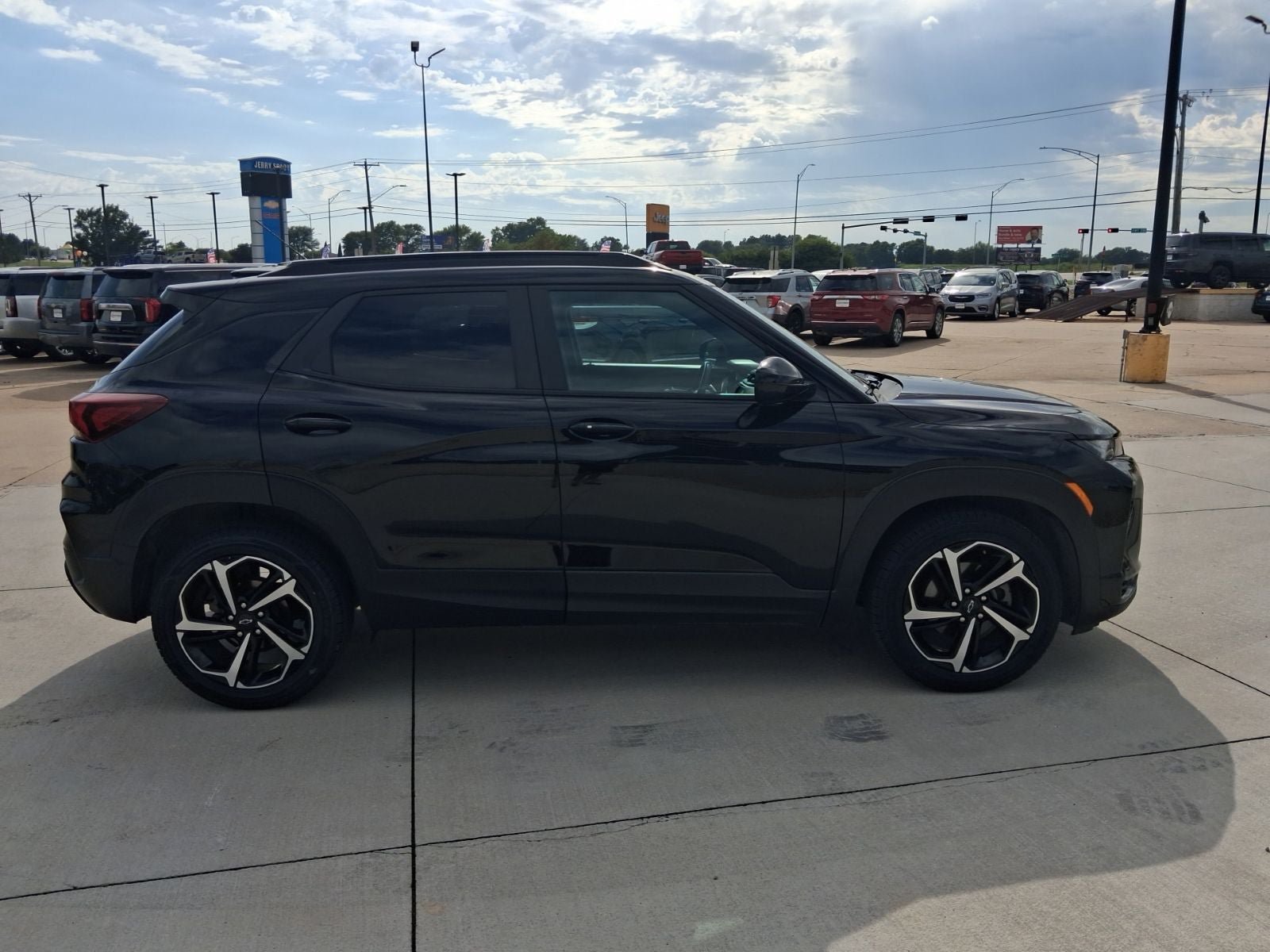 Used 2022 Chevrolet TrailBlazer RS w/ Technology Package FWD image 5