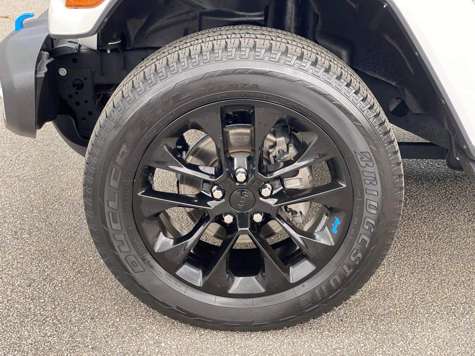 Used 2023 Jeep Wrangler Sahara w/ Cold Weather Group image 11