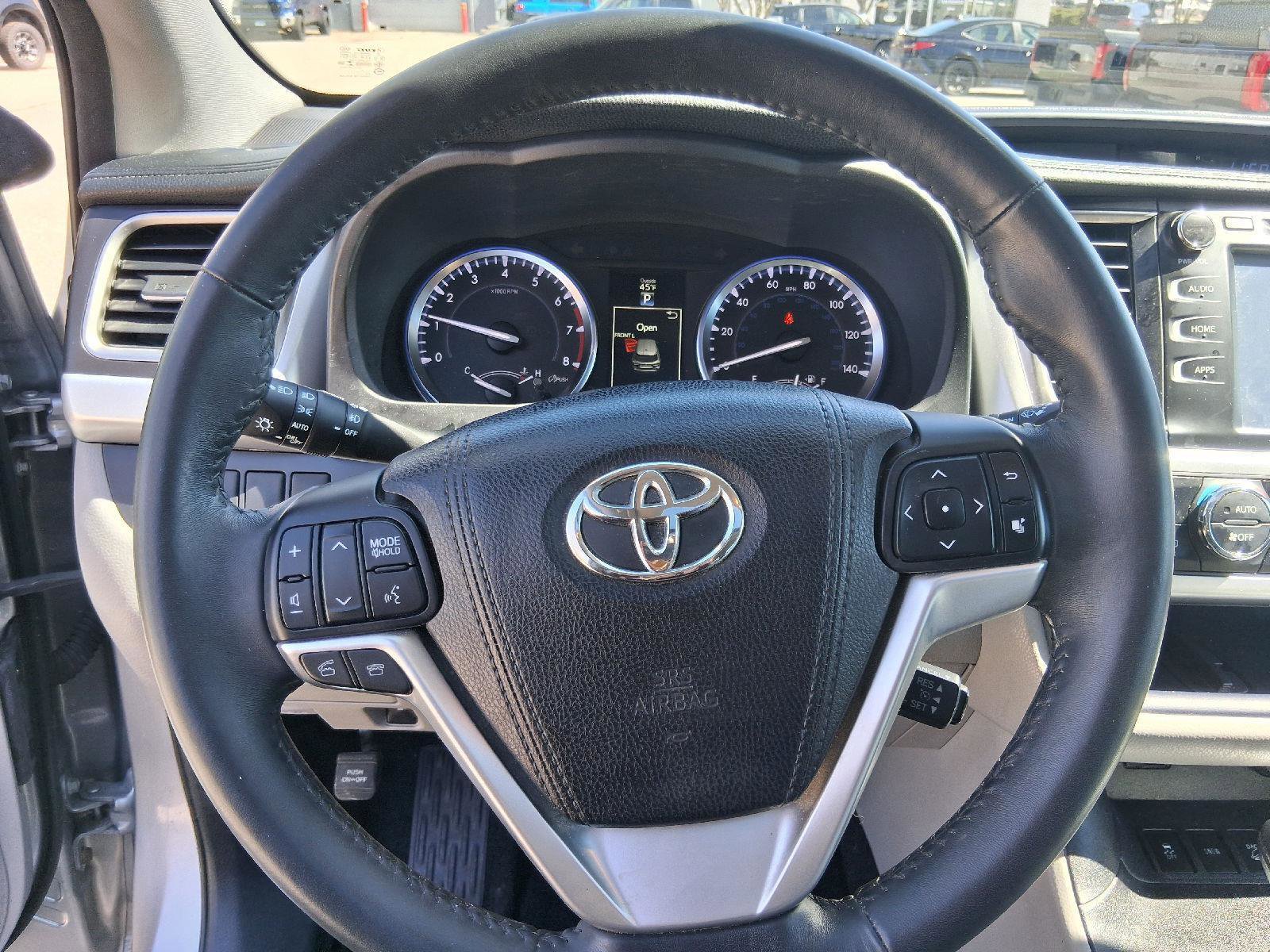 Used 2015 Toyota Highlander XLE AWD/4WD image 10