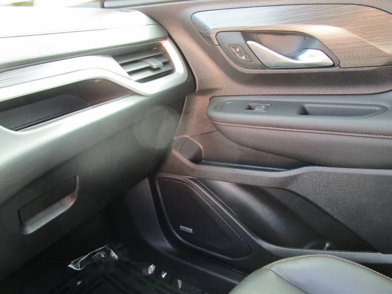 Used 2019 GMC Terrain SLT w/ Preferred Package FWD image 16