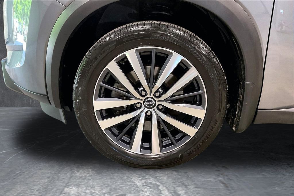 Used 2022 Nissan Pathfinder Platinum w/ Cargo Package AWD/4WD image 35