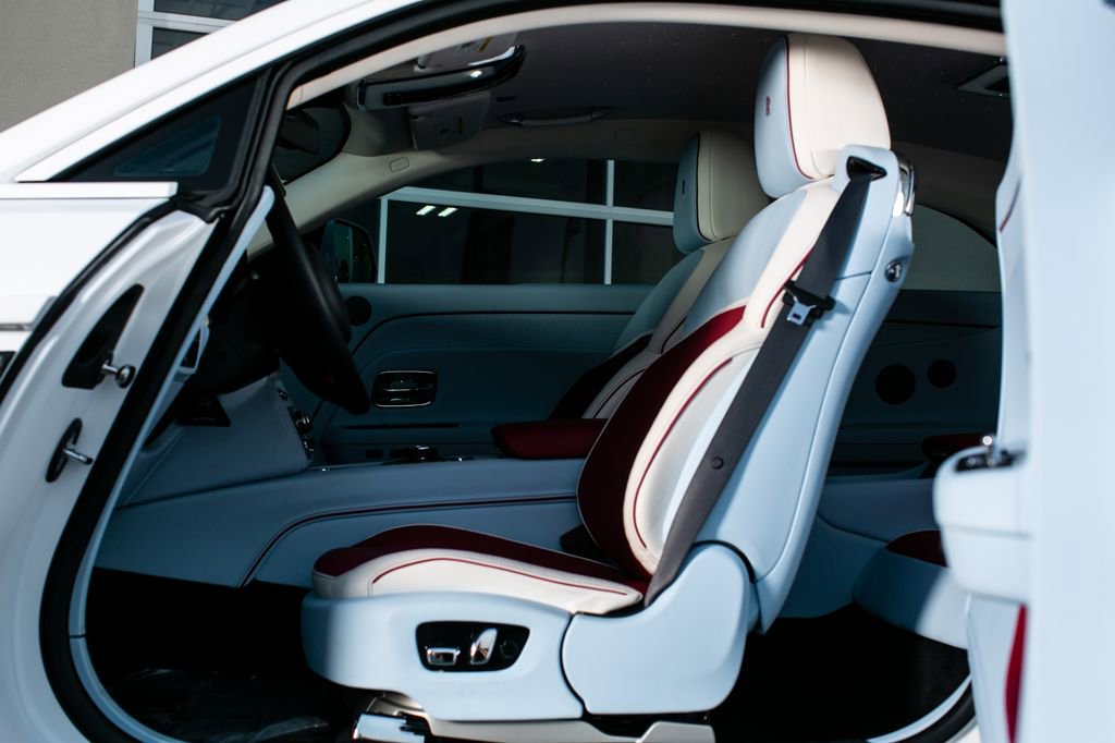 Used 2024 Rolls-Royce Spectre w/ Spectre Launch Package image 18