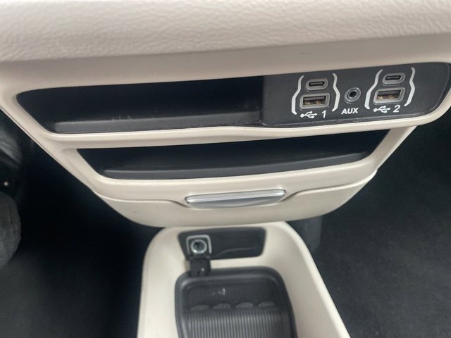 Used 2024 Chrysler Pacifica Touring-L image 29