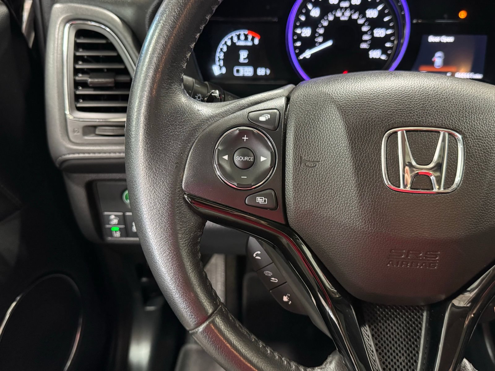 Used 2020 Honda HR-V Touring image 22