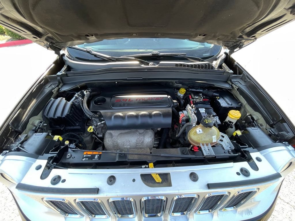 Used 2016 Jeep Renegade Limited FWD image 32