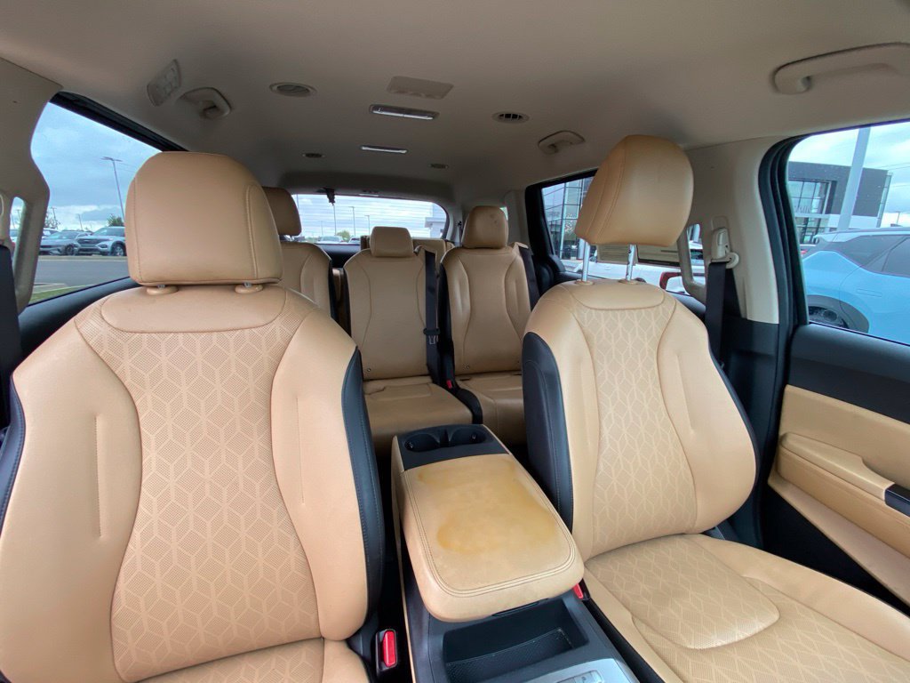 Certified 2024 Kia Carnival LX FWD image 28