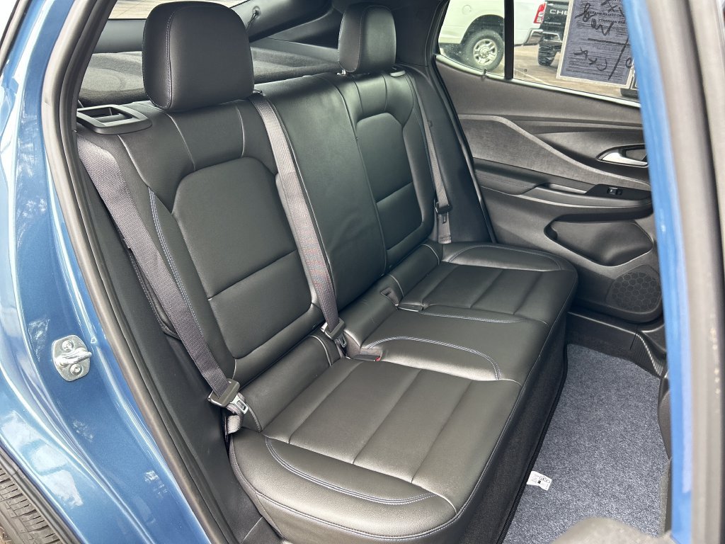 Used 2025 Buick Envista Sport Touring w/ Convenience II Package FWD image 19