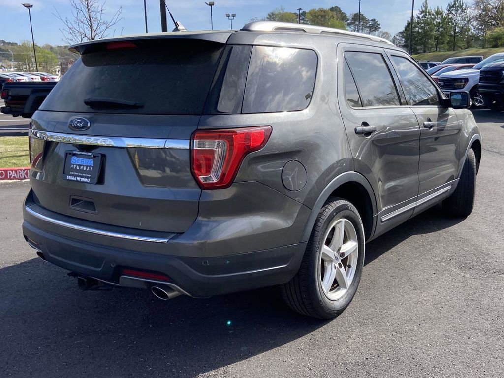 Used 2018 Ford Explorer XLT w/ Equipment Group 201A image 3