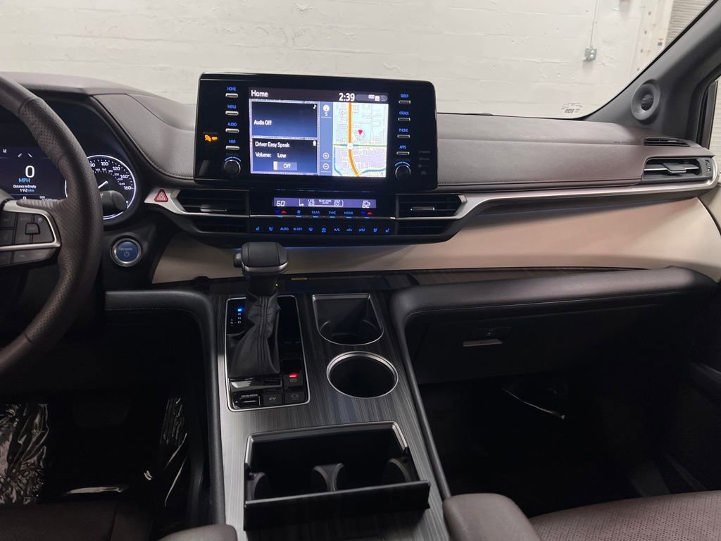 Used 2022 Toyota Sienna Platinum image 19