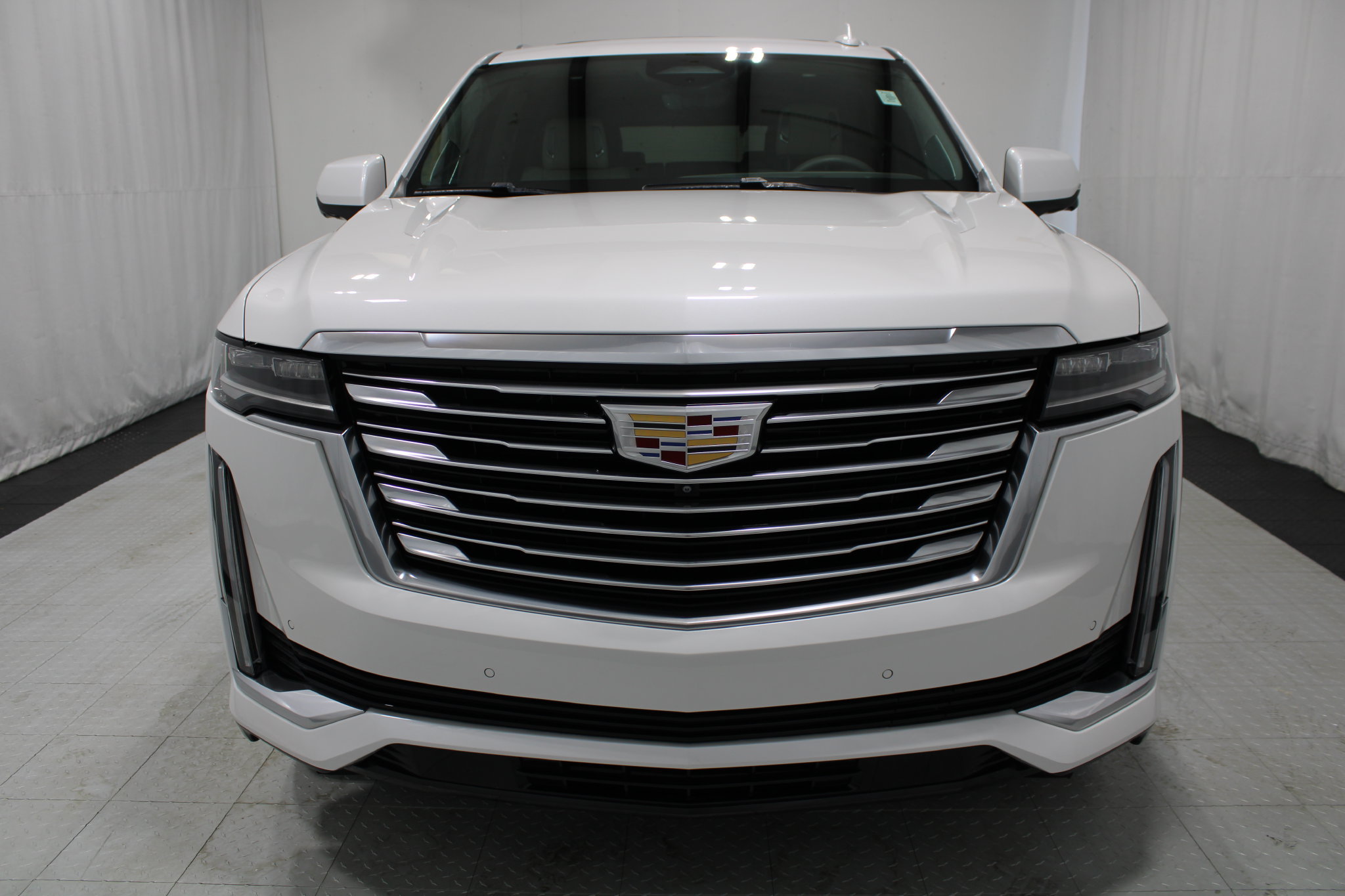 Used 2021 Cadillac Escalade Premium Luxury Platinum AWD/4WD image 3