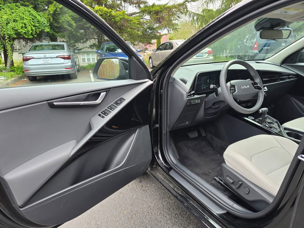 Certified 2025 Kia Niro EX FWD image 7