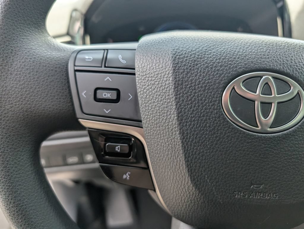 Used 2025 Toyota Camry LE AWD/4WD image 32