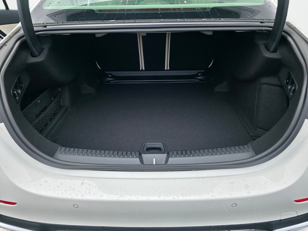 New 2027 Mercedes-Benz E 350 4MATIC Sedan image 11