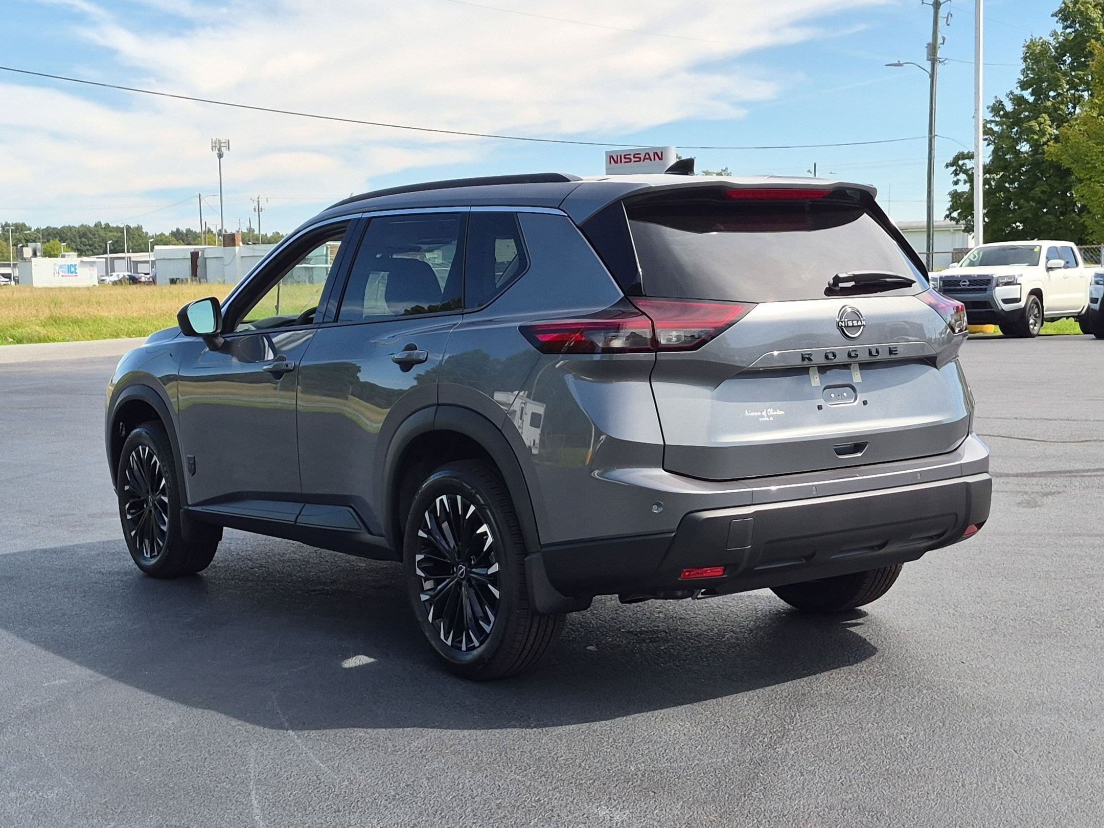 New 2026 Nissan Rogue Dark Armor FWD image 5
