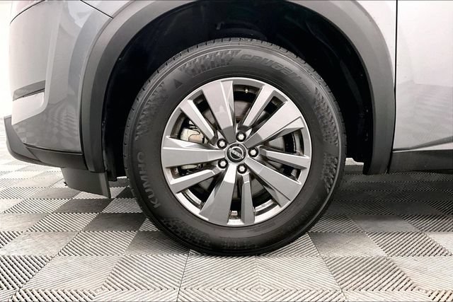 Used 2025 Nissan Pathfinder SV FWD image 9