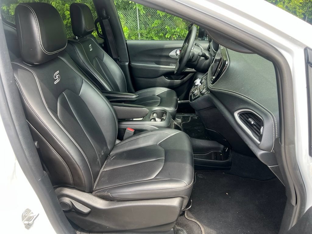 Used 2024 Chrysler Pacifica Limited FWD image 37