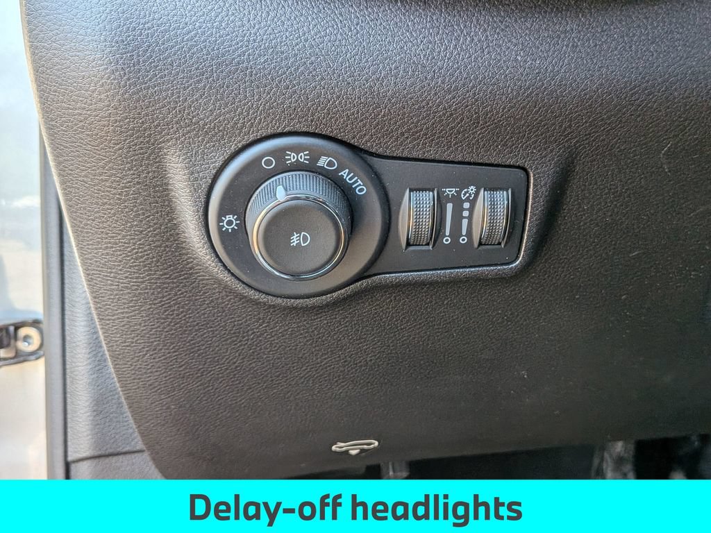 Used 2025 Jeep Compass Trailhawk w/ Trailer Tow Group AWD/4WD image 19