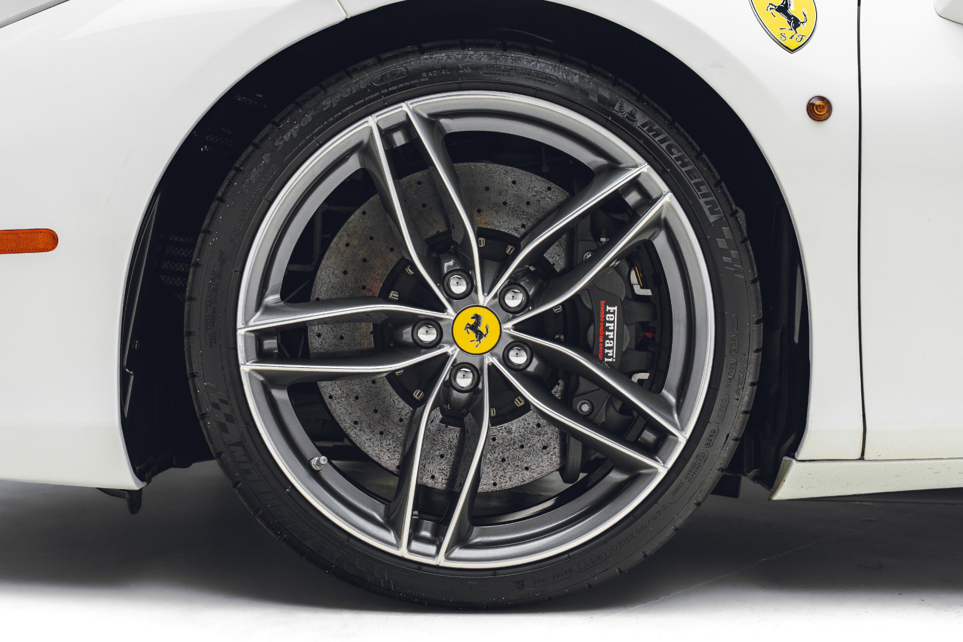 Used 2018 Ferrari 488 GTB RWD image 15