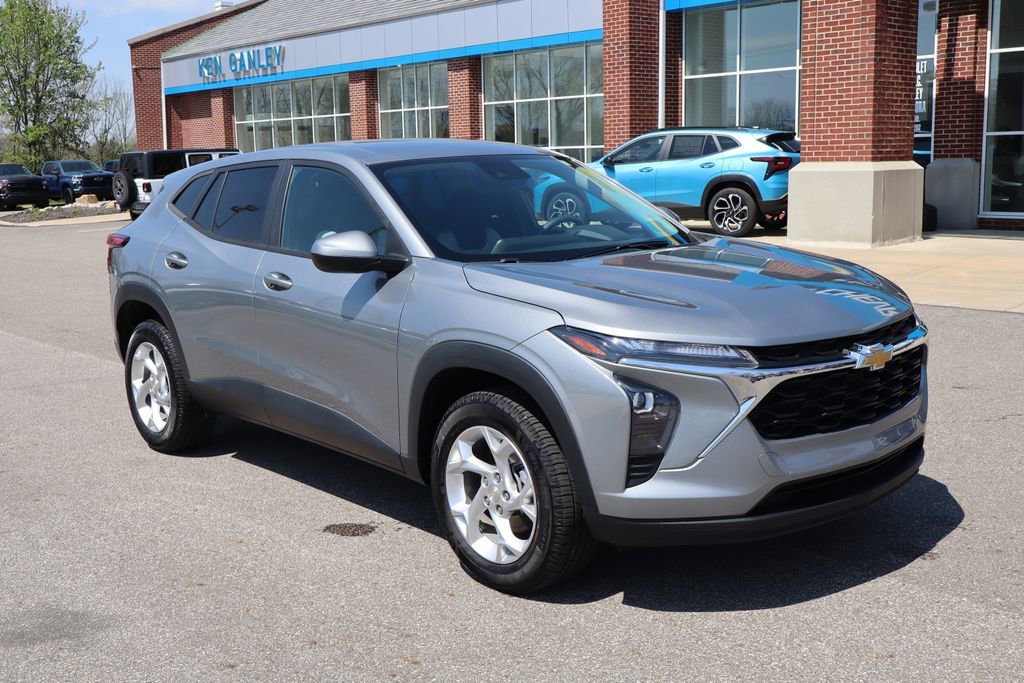 Used 2024 Chevrolet Trax LS w/ LS Convenience Package FWD video 2