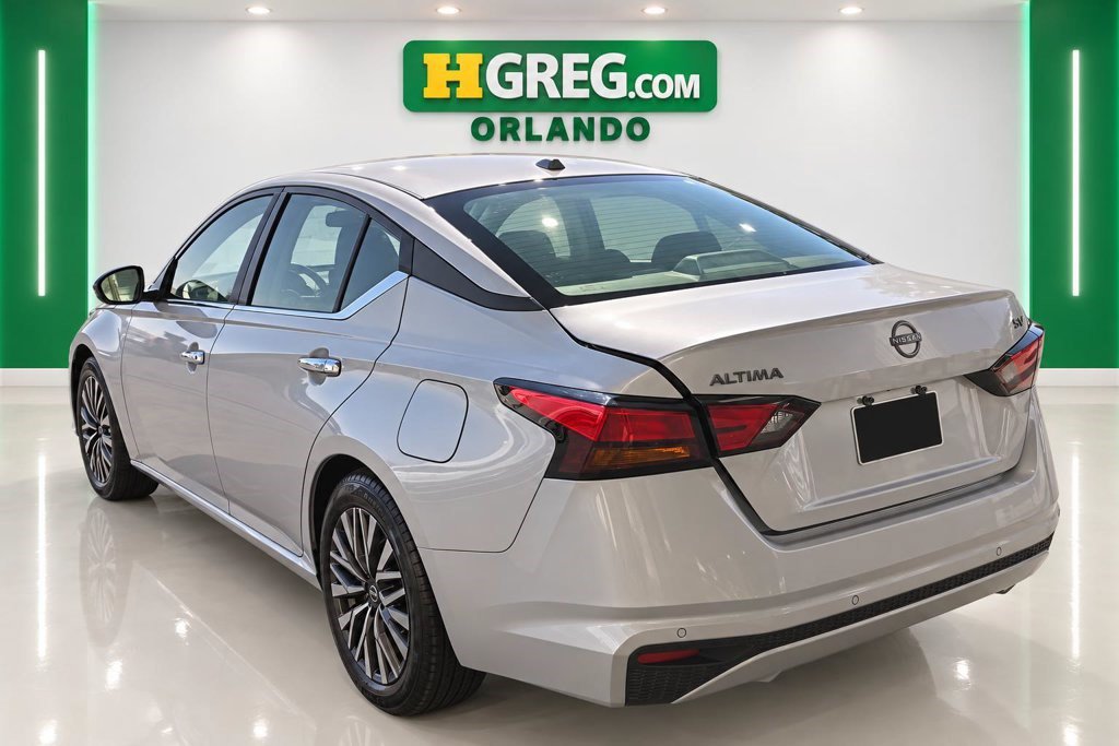 Used 2024 Nissan Altima 2.5 SV FWD image 2