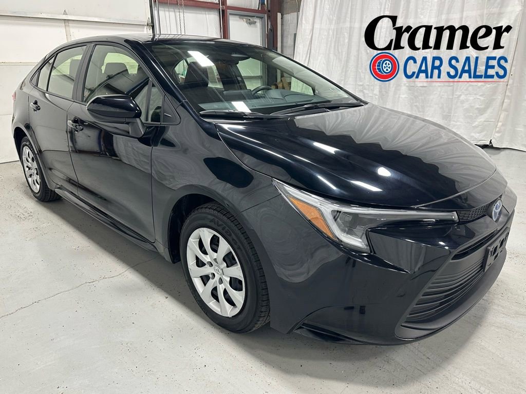 Used 2025 Toyota Corolla LE FWD image 1