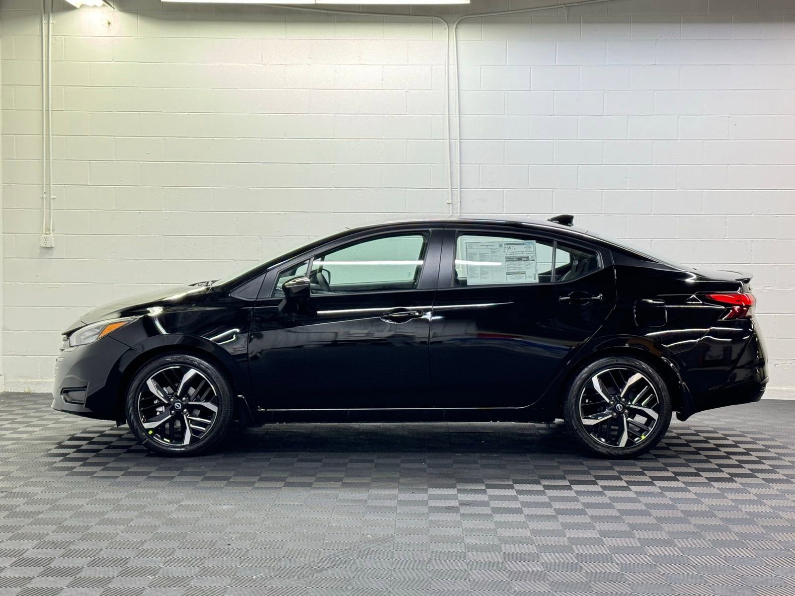 New 2025 Nissan Versa SR image 3