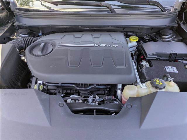 Used 2019 Jeep Cherokee Limited w/ Luxury Group image 23