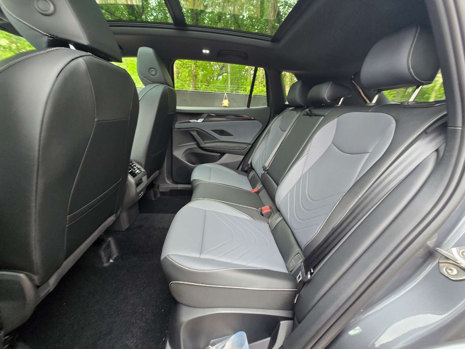 New 2026 Volkswagen Tiguan SE R-Line FWD image 13