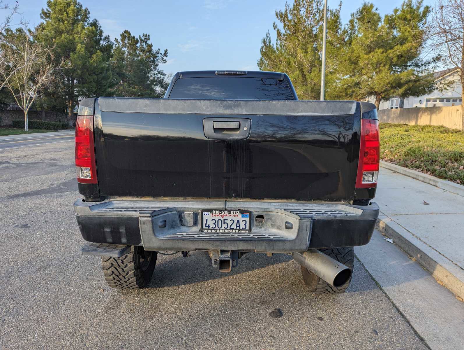 Used 2007 GMC Sierra 2500 SLT w/ EZ-Lift Tailgate Package RWD image 4