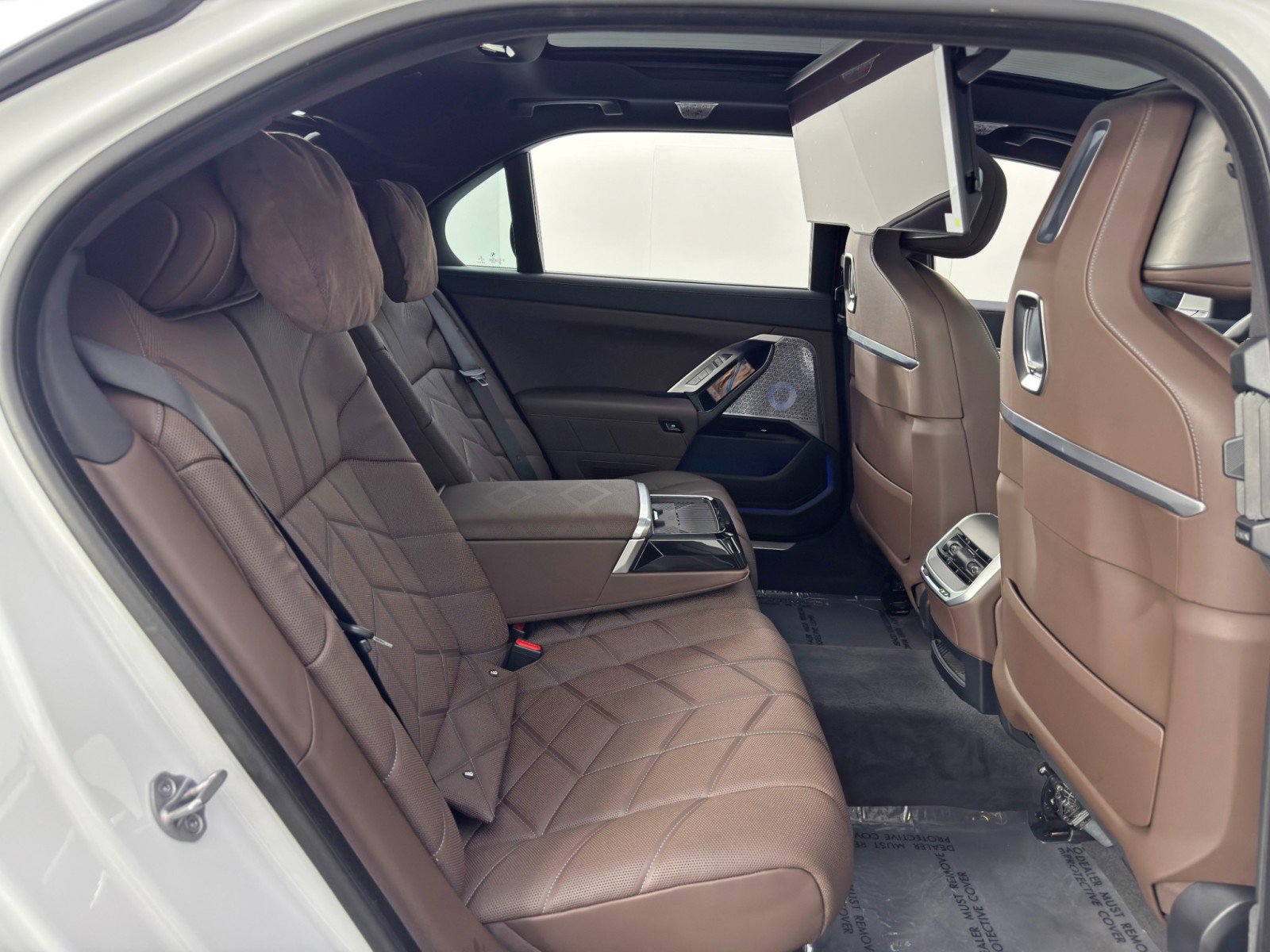 Used 2023 BMW i7 xDrive60 image 48