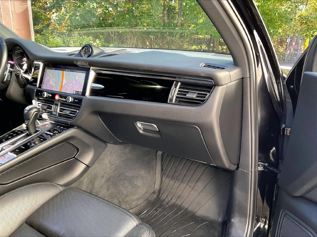 Certified 2023 Porsche Macan AWD/4WD image 19