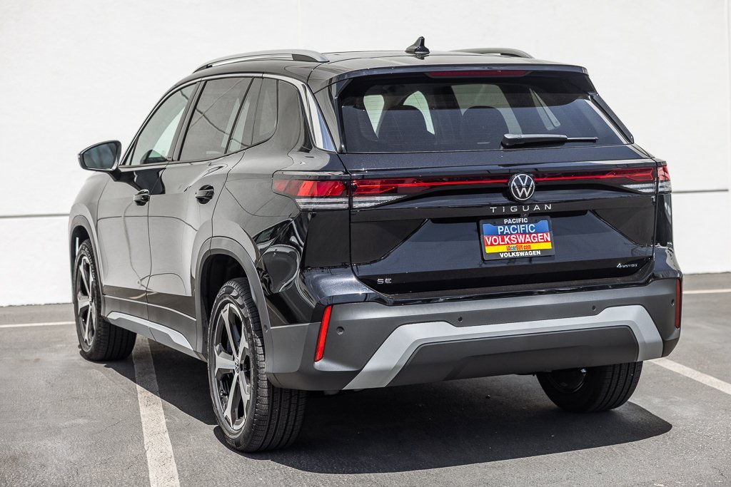 New 2026 Volkswagen Tiguan SE R-Line image 3