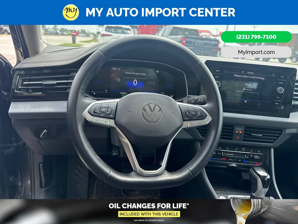 Used 2025 Volkswagen Jetta SE w/ Sunroof Package FWD image 9